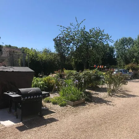 D'hote Du Domaine De La Reine Blanche Bed & Breakfast 3*