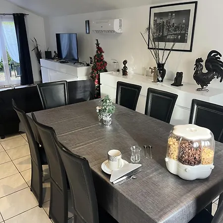 Alojamento de Acomodação e Pequeno-almoço D'hôte Du Domaine De La Reine Blanche 3*