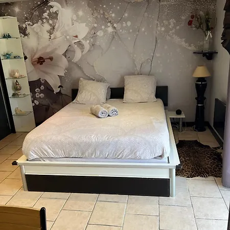 D'hote Du Domaine De La Reine Blanche Bed & Breakfast